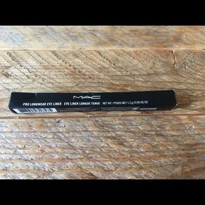MAC Pro Longwear Eye Liner Definedly Black